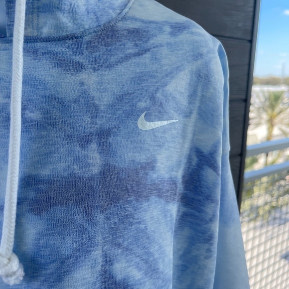Nike Training Sweatshirt. - Picture 2 of 9